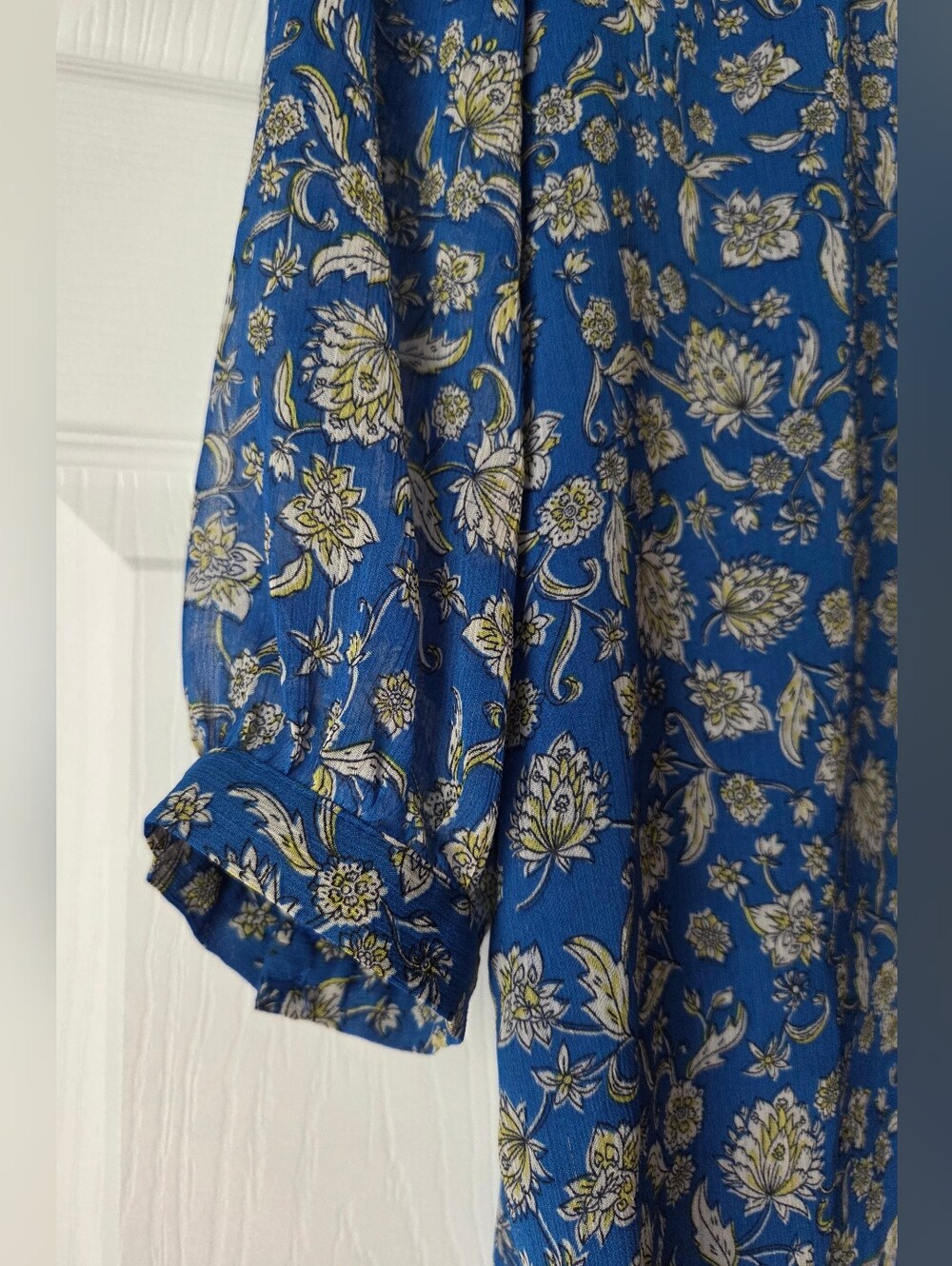 Vince Camuto Blue Floral Tie-Neck Blouse Size M - Picture 5 of 10